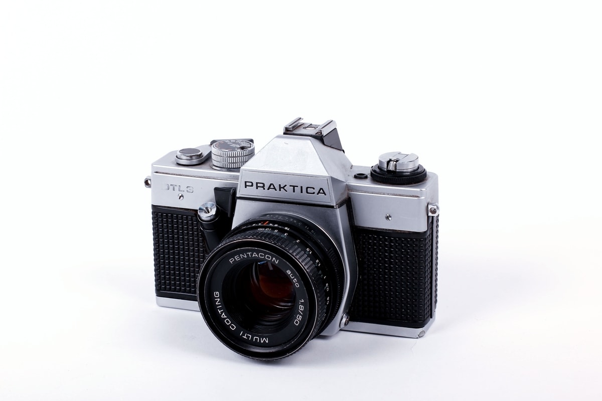 camera_retro_reflex__ZBB3U